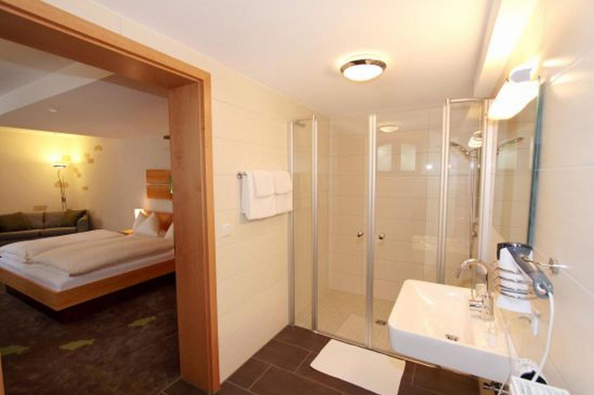 Karpfenhotel & Herrenhaus Im Gasthaus Sindel-Buckel Feuchtwangen Extérieur photo