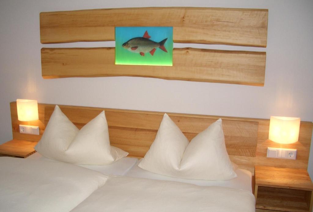Karpfenhotel & Herrenhaus Im Gasthaus Sindel-Buckel Feuchtwangen Extérieur photo